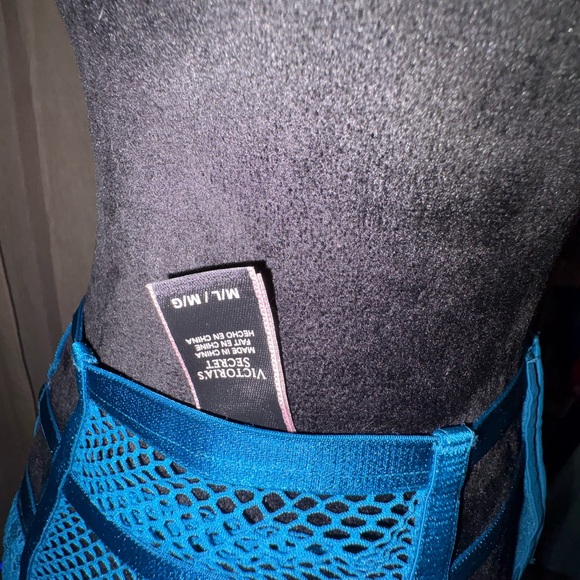 Victoria’s Secret Lace Garter Belt - Picture 8 of 8